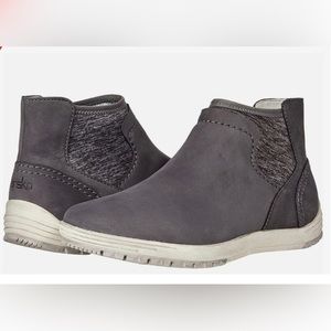 Dansko Women's Lizette Pull On Athletic Bootie - Ankle Boot